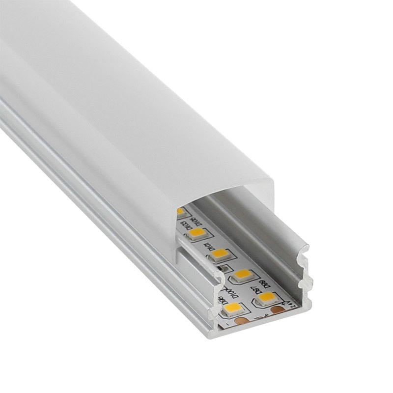 Kit que incluye perfil de aluminio, cubierta opal y tapas laterales. Indicado para instalación en superficie, pared o techo.