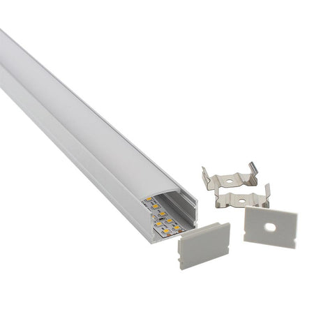 Kit que incluye perfil de aluminio FAT, cubierta opal,  y tapas laterales. Para proteger y ocultar las tiras led, lo que permite realizar instalaciones profesionales, limpias y con estilo.