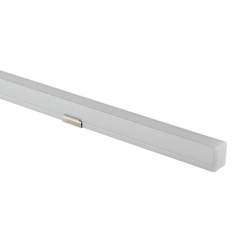 Kit que incluye perfil de aluminio, cubierta opal, clips de sujección y tapas laterales. Para proteger y ocultar las tiras led, lo que permite realizar instalaciones profesionales, limpias y con estilo.