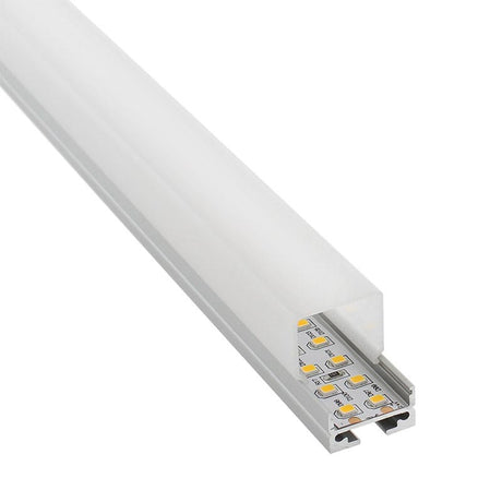 Kit que incluye perfil de aluminio ALKAL con cubierta opal más alta y tapas laterales. Para proteger y ocultar las tiras led, lo que permite realizar instalaciones profesionales, limpias y con estilo.