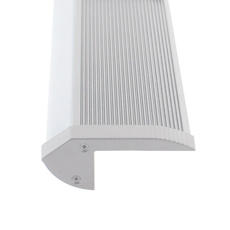 Kit que incluye perfil de aluminio anodizado, cubierta opal y tapas laterales. Indicado para instalación en los peldaños de las escaleras para señalizar los pasos, como en cines, teatros, etc.