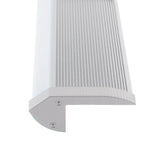 Kit que incluye perfil de aluminio anodizado, cubierta opal y tapas laterales. Indicado para instalación en los peldaños de las escaleras para señalizar los pasos, como en cines, teatros, etc.