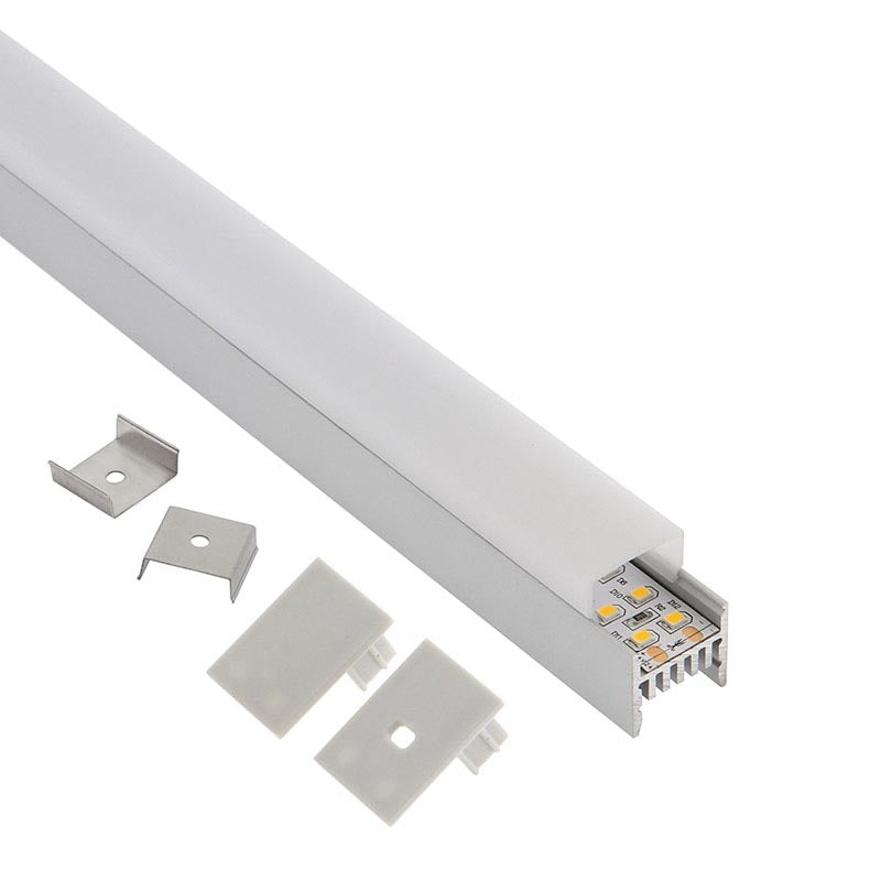 Kit que incluye perfil de aluminio, cubierta opal, tapas laterales y clips de fijación. Para proteger y ocultar las tiras led, lo que permite realizar instalaciones profesionales, limpias y con estilo.