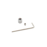 Kit que incluye 3 prisioneros metálicos en forma de cilindro fabricados en acero cromado para sujetar los cables de suspensión y/o electrificados + 3 tornillos allen para aprisionar el cable + 1 llave allen + 3 tornillos allen y llave para sujetar la cubierta acrílica del perfil. 