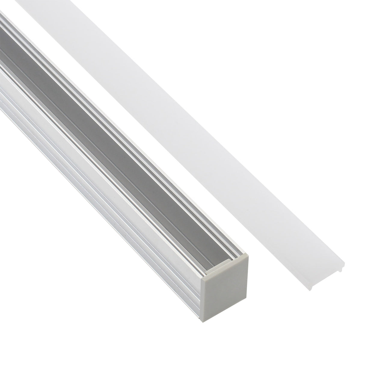 Kit que incluye perfil de aluminio, cubierta opal y tapas laterales. Para proteger y ocultar las tiras led, lo que permite realizar instalaciones profesionales, limpias y con estilo. Indicado para instalación empotrada en suelo.