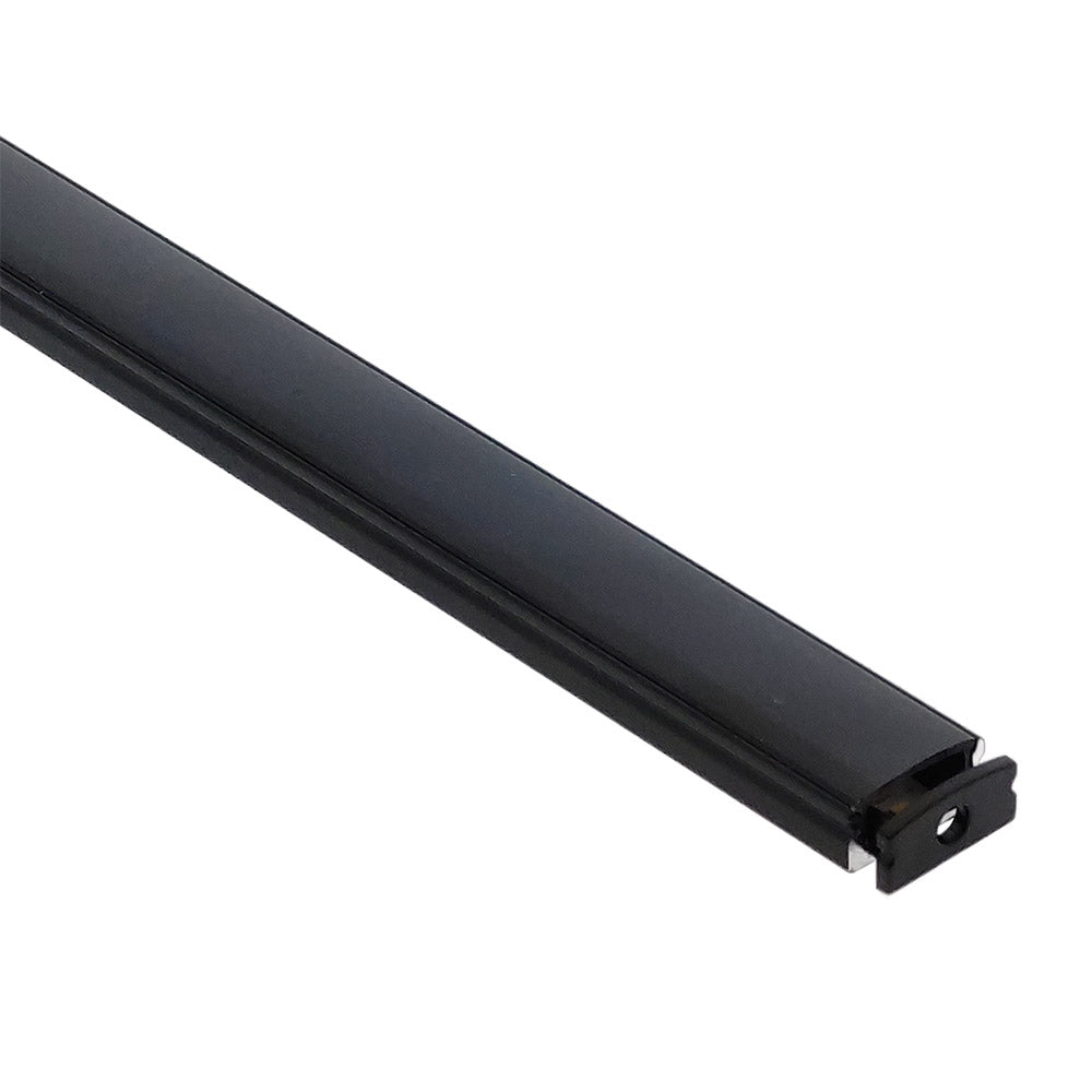 Kit que incluye perfil de aluminio de color negro, cubierta negra y tapas laterales. Para proteger y ocultar las tiras led, lo que permite realizar instalaciones profesionales, limpias y con estilo.