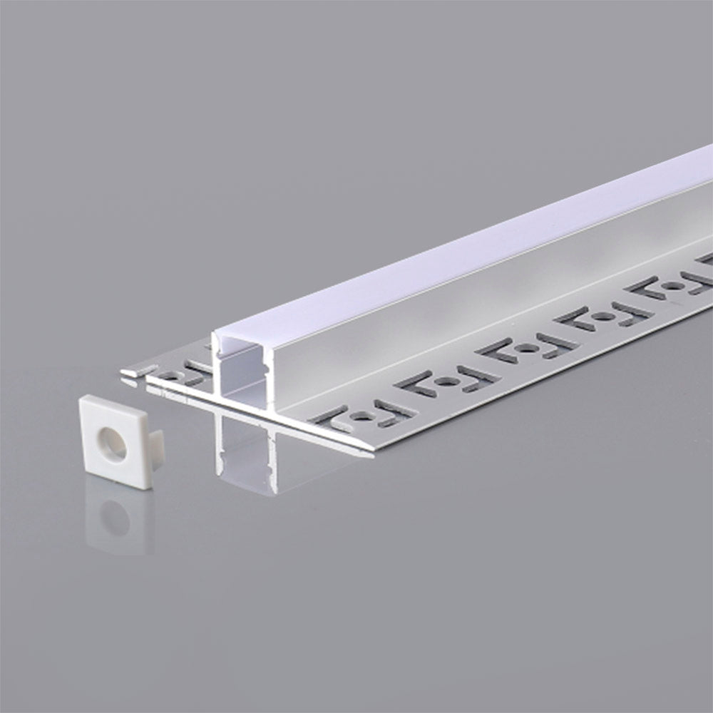 Perfil fabricado en aluminio de alta calidad ideal para iluminación de cualquier ambiente (baños, cocinas, pasillos, salones, etc) Se instala en obra entre el pladur, yeso, azulejos, etc. Dispone de aletas troqueladas que facilita la inserción del cemento u otro material para asegurar así un agarre perfecto a la pared.