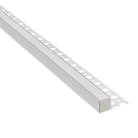 Perfil fabricado en aluminio de alta calidad ideal para iluminación de cualquier ambiente (baños, cocinas, pasillos, salones, etc) Se instala en obra entre el pladur, yeso, azulejos, etc. Dispone de aletas troqueladas que facilita la inserción del cemento u otro material para asegurar así un agarre perfecto a la pared.