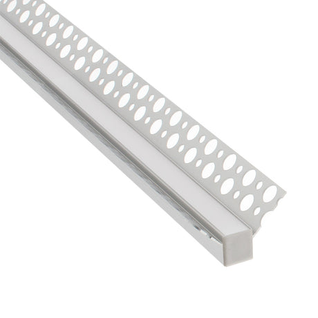Perfil fabricado en aluminio de alta calidad ideal para iluminación de cualquier ambiente (baños, cocinas, pasillos, salones, etc) Se instala en obra entre el pladur, yeso, azulejos, etc. Dispone de aletas troqueladas que facilita la inserción del cemento u otro material para asegurar así un agarre perfecto a la pared.