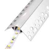 Perfil fabricado en aluminio de alta calidad ideal para iluminación de cualquier ambiente (baños, cocinas, pasillos, salones, etc) Se instala en obra entre el pladur, yeso, azulejos, etc. Dispone de aletas troqueladas que facilita la inserción del cemento u otro material para asegurar así un agarre perfecto a la pared.