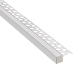 Perfil fabricado en aluminio de alta calidad ideal para iluminación de cualquier ambiente (baños, cocinas, pasillos, salones, etc) Se instala en obra entre el pladur, yeso, azulejos, etc. Dispone de aletas troqueladas que facilita la inserción del cemento u otro material para asegurar así un agarre perfecto a la pared.