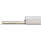 Perfil de policarbonato para proteger las tiras led, lo que permite realizar instalaciones profesionales, limpias y con estilo. Para tiras DC y AC, Incluye base y cubierta para una fácil instalación.
