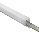 Perfil de policarbonato para proteger las tiras led, lo que permite realizar instalaciones profesionales, limpias y con estilo. Para tiras DC y AC, Incluye base y cubierta para una fácil instalación.