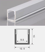 Kit que incluye perfil de aluminio, cubierta opal y tapas laterales. Para proteger y ocultar las tiras led, lo que permite realizar instalaciones profesionales, limpias y con estilo.