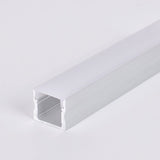 Kit que incluye perfil de aluminio, cubierta opal y tapas laterales. Para proteger y ocultar las tiras led, lo que permite realizar instalaciones profesionales, limpias y con estilo.