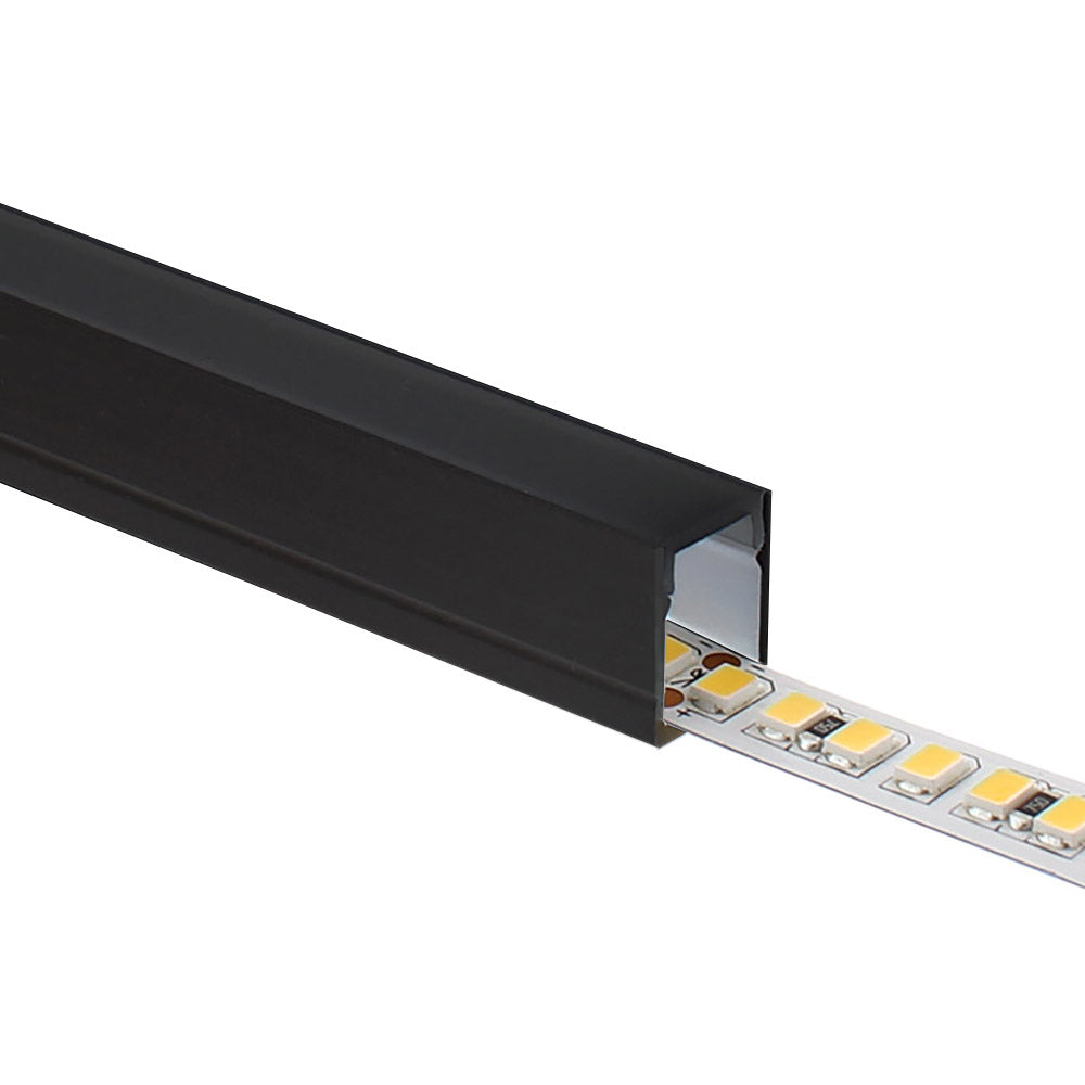 Kit que incluye perfil de aluminio, cubierta opal, clips de sujección y tapas laterales. Para proteger y ocultar las tiras led, lo que permite realizar instalaciones profesionales, limpias y con estilo.