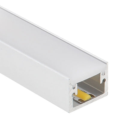 Kit que incluye perfil de aluminio, cubierta opal y tapas laterales. Para proteger y ocultar las tiras led, lo que permite realizar instalaciones profesionales, limpias y con estilo. Indicado para instalación empotrada en suelo.