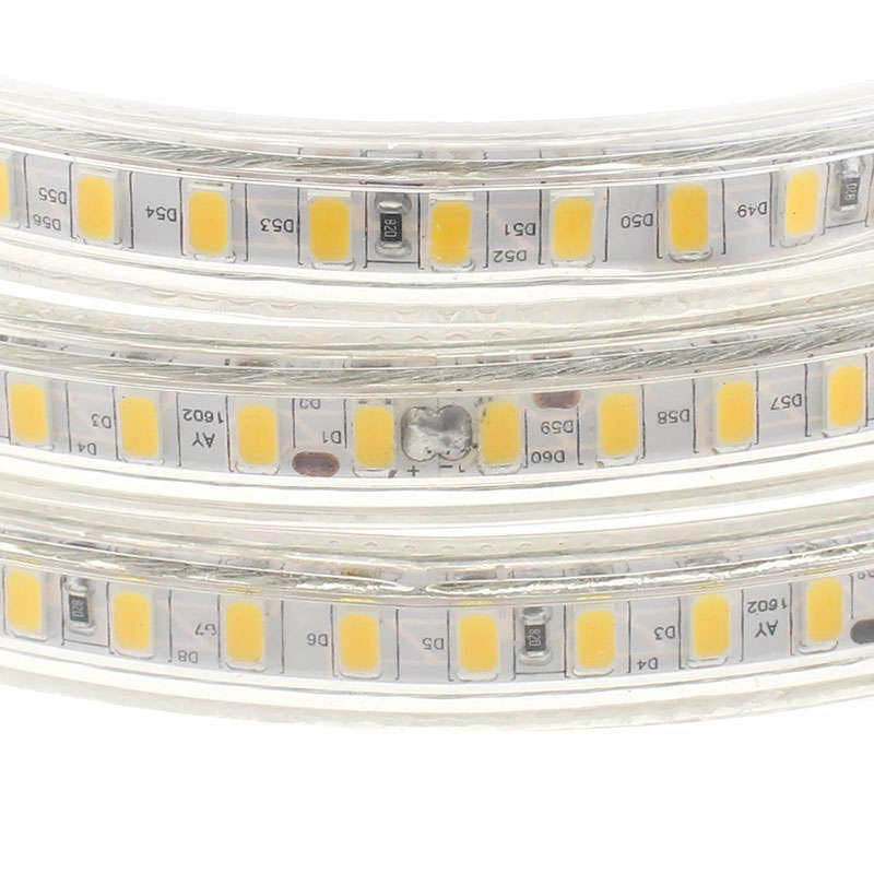 Tira LED flexible SMD5630 de alta tensión que se conecta directamente a la red eléctrica de 220V mediante un alimentador, está fabricada con componentes de alta calidad, permite una alta disipación del calor y son impermeables gracias a la cubierta transparente de PVC. Por su flexibilidad y alta luminosidad es ideal para crear una iluminación de calidad en todo tipo de ambientes, tanto en interiores como en exteriores.