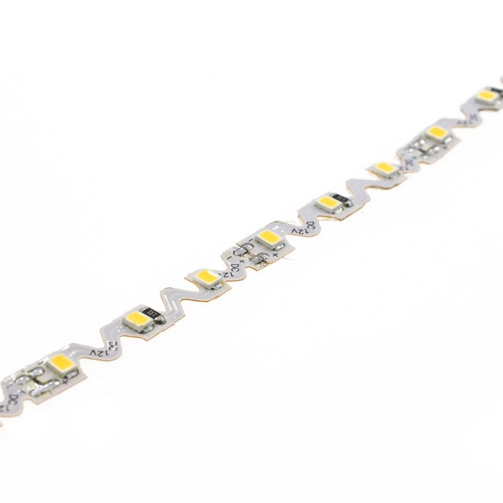 Rollo de tira LED monocolor de 5 metros (60 Leds/metro) especialmente indicado para la adaptarse a cualquier contorno, permite hacer curvas y ángulos 90 grados gracias a su PCB de solo 6mm de ancho en forma de Zig-Zag. Chip SMD2835 de bajo consumo. Material flexible adaptable a cualquier superficie. En el dorso cuenta con un potente adhesivo 3M troquelado con la misma forma que la tira led para colocar la tira en cualquier superficie.