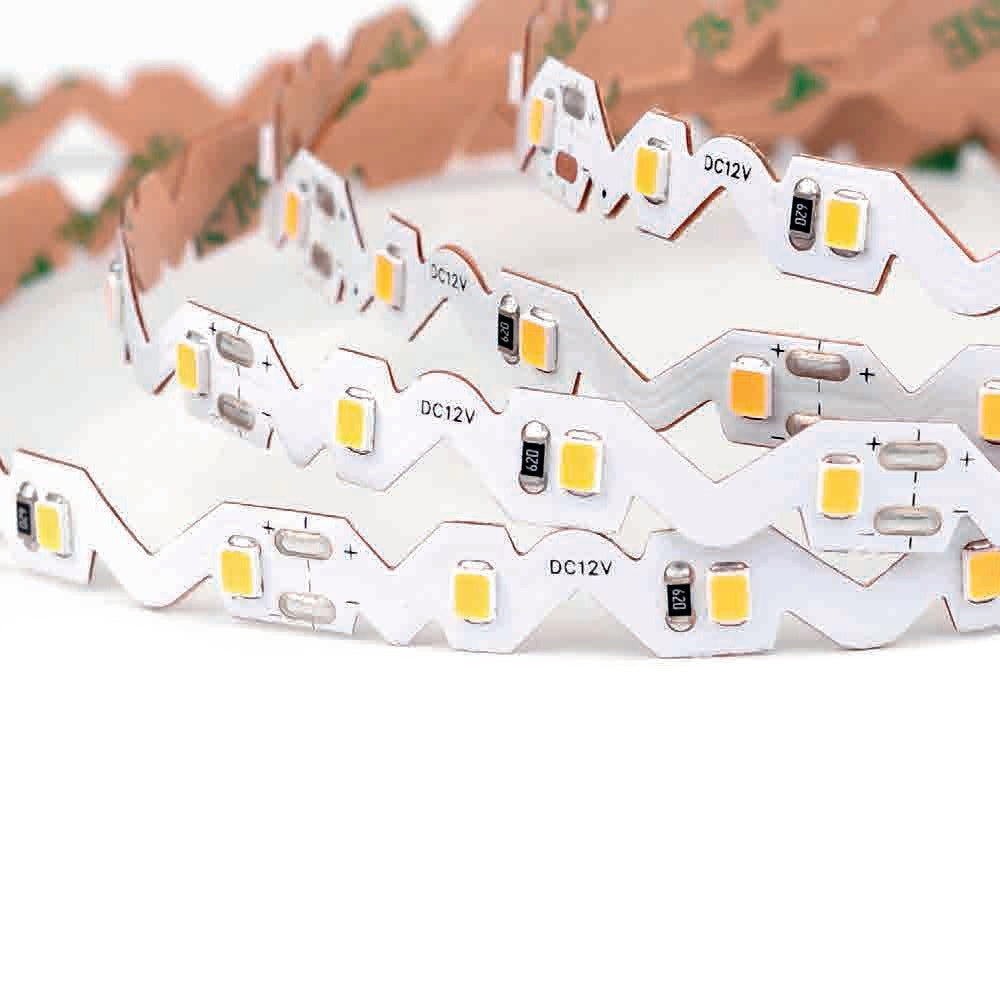 Rollo de tira LED monocolor de 5 metros (60 Leds/metro) especialmente indicado para la adaptarse a cualquier contorno, permite hacer curvas y ángulos 90 grados gracias a su PCB de solo 6mm de ancho en forma de Zig-Zag. Chip SMD2835 de bajo consumo. Material flexible adaptable a cualquier superficie. En el dorso cuenta con un potente adhesivo 3M troquelado con la misma forma que la tira led para colocar la tira en cualquier superficie.