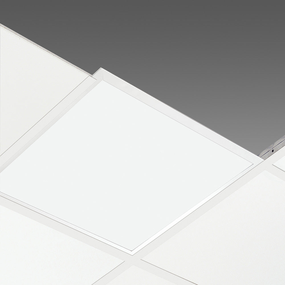 Panel led que ofrece todas las posibilidades de luz en una única luminaria, desde blanco cálido, neutro y frío (desde 2700K hasta 6500K), hasta RGB fácilmente configurable. Necesita fuente de alimentación, controlador y mando a distancia RF (no incluido). Con un único mando puede controlar varios paneles led y crear un ambiente de luz distinto para cada necesidad.