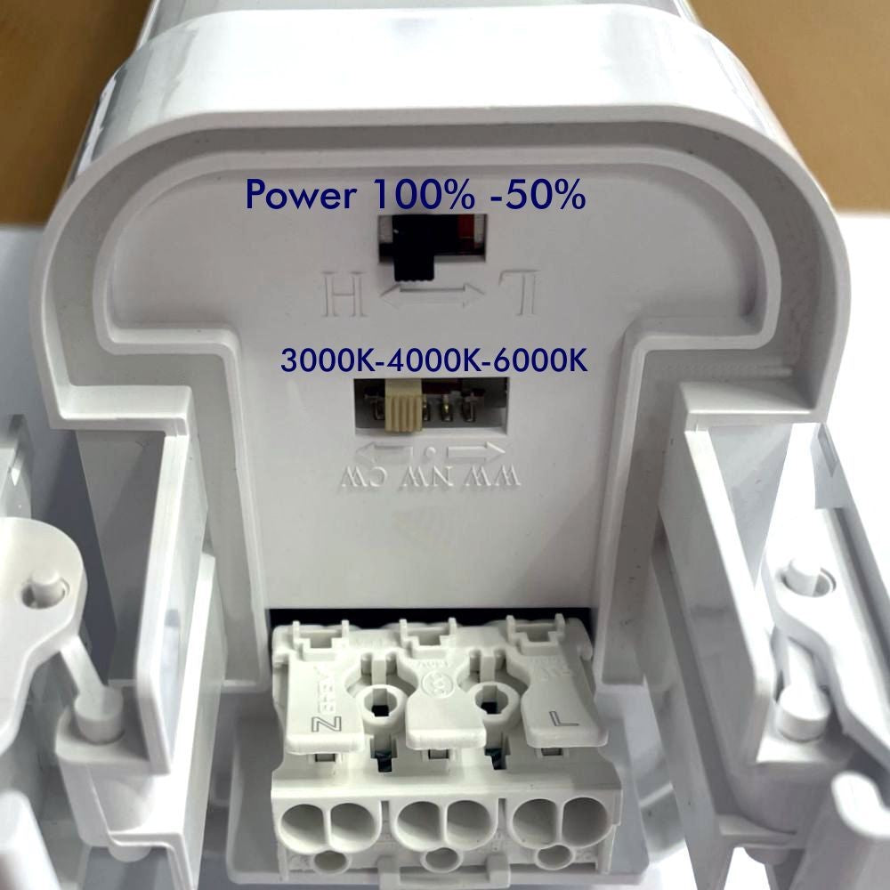 Iluminación perfecta con la Regleta Estanca LED 40W SAMSUNG - LUMINAIRE - 3CCT. Esta regleta estanca combina calidad y versatilidad para brindarte una experiencia lumínica excepcional. Con su potente y eficiente tecnología LED disfruta de una iluminación brillante y uniforme en cualquier entorno. IK08.  COLOR SELECCIONABLE (CCT 3000K-4000K-5700K) LED integrado La luminaria LED es puede usarse tanto en interior, como en exterior por tener IP65,  y grado anti golpeo  IK08. FP + 0.98.