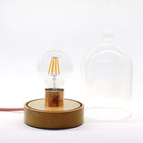 Fanal decorativo LED Bell JAR, una luminaria evocadora del recuerdo de décadas pasadas, una lámpara que muestra la simplicidad del primer emisor de luz. Una bombilla filamentosa ególatra, protegida por un fanal de vidrio.