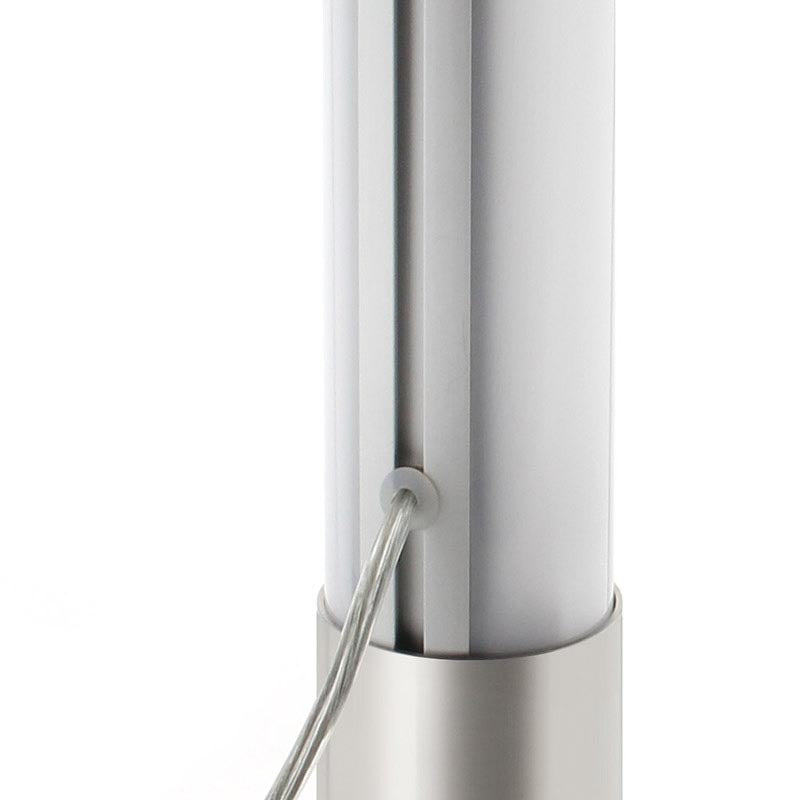 Columna de luz con en base de acero y cubierta circular opal con una potente luminosidad regulable con el mando a distancia incluido. Luminaria exclusiva para crear ambientes únicos en cualquier lugar. Incluye mando a distancia RF para apagar/encender, controlar la intensidad y efectos de la luz.