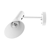 Réplica de la popular lámpara JACOBSEN creada en 1960 por el diseñador danés Arne Jacobsen. Una pieza extremadamente versátil con su característica pantalla en forma de embudo que emite una luz directa hacia abajo permitiendo enfocar la luz fácilmente.