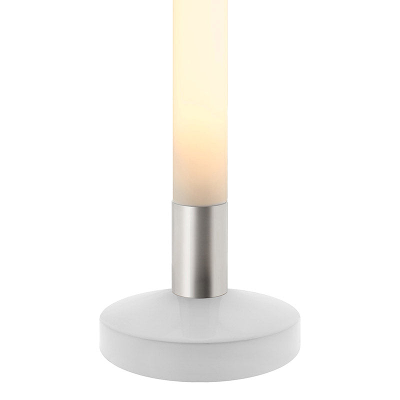 Columna de luz con en base de acero y cubierta circular opal con una potente luminosidad regulable con el mando a distancia incluido. Luminaria exclusiva para crear ambientes únicos en cualquier lugar. Incluye mando a distancia RF para apagar/encender, controlar el color de luz (desde blanco cálido-neutro-frío), la intensidad y efectos de la luz.