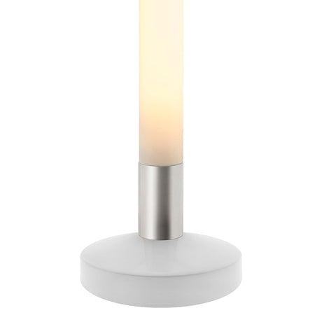Columna de luz con en base de acero y cubierta circular opal con una potente luminosidad regulable con el mando a distancia incluido. Luminaria exclusiva para crear ambientes únicos en cualquier lugar. Incluye mando a distancia RF para apagar/encender, controlar el color de luz (desde blanco cálido-neutro-frío), la intensidad y efectos de la luz.