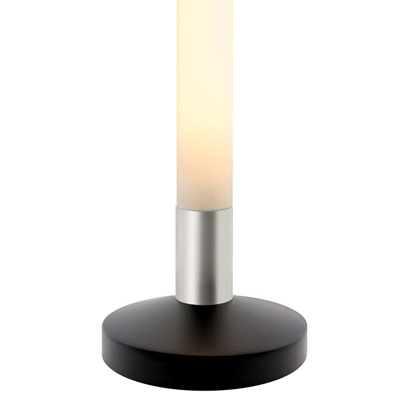 Columna de luz con en base de acero y cubierta circular opal con una potente luminosidad regulable con el mando a distancia incluido. Luminaria exclusiva para crear ambientes únicos en cualquier lugar. Incluye mando a distancia RF para apagar/encender, controlar el color de luz (desde blanco cálido-neutro-frío), la intensidad y efectos de la luz.