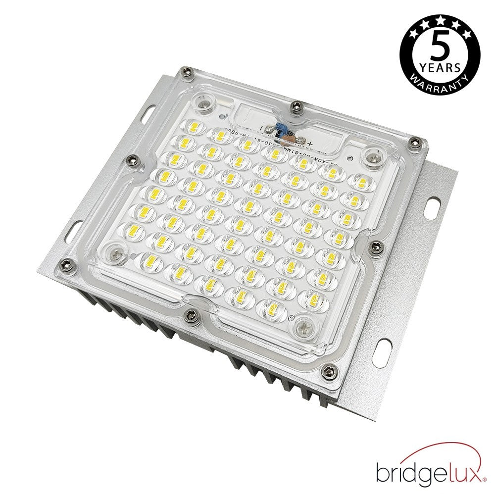 Módulo optico de LED con potencia de 40W y esta fabricado con un equipo de 54 diodos LEDs SMD 3030 de 4 núcleos Bridgelux 2240 DS-C30. Este modulo IP67 esta pensado para colocar en farolas Villa y Fernandina.