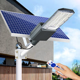 Farola LED que incorpora un sistema de alumbrado autónomo mediante energía solar. Incorpora sensor de luminosidad. Ideal para su instalación donde la red de energía eléctrica no puede llegar. Incluye mando a distancia para su control y configuración.