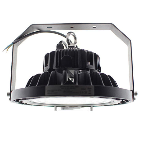 Tiene un diseño que se ajusta perfectamente en las Campanas LED UFO NICHIA 150W. Con posibilidad de rotación que permiten orientar la luminaria hasta 180º según las necesidades de cada momento.