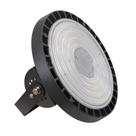 Tiene un diseño que se ajusta perfectamente en las Campanas LED UFO 200W (Ref. LD1160721-2). Con posibilidad de rotación que permiten orientar la luminaria hasta 180º según las necesidades de cada momento.