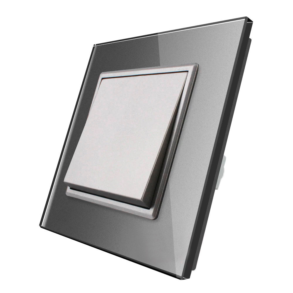Mecanismo de empotrar EU, interruptor conmutador. Con tecla y marco de cristal de color gris. Incluye marco metálico y panel frontal de cristal. Sirve para encender y apagar la luz desde tres lugares diferentes. Por ejemplo, un pasillo, donde tienes un mecanismo en la entrada, otro en la parte media del pasillo y otro al final. Se combina con dos interruptores-conmutadores.