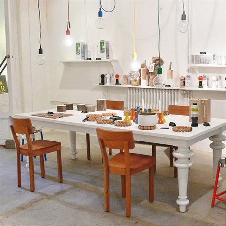 Portalámparas E27 con cable eléctrico 2x075mm textil, rosetón y portalámparas de PVC. Ideal para crear un ambiente moderno y minimalista. Diseño sencillo y de fácil instalación.