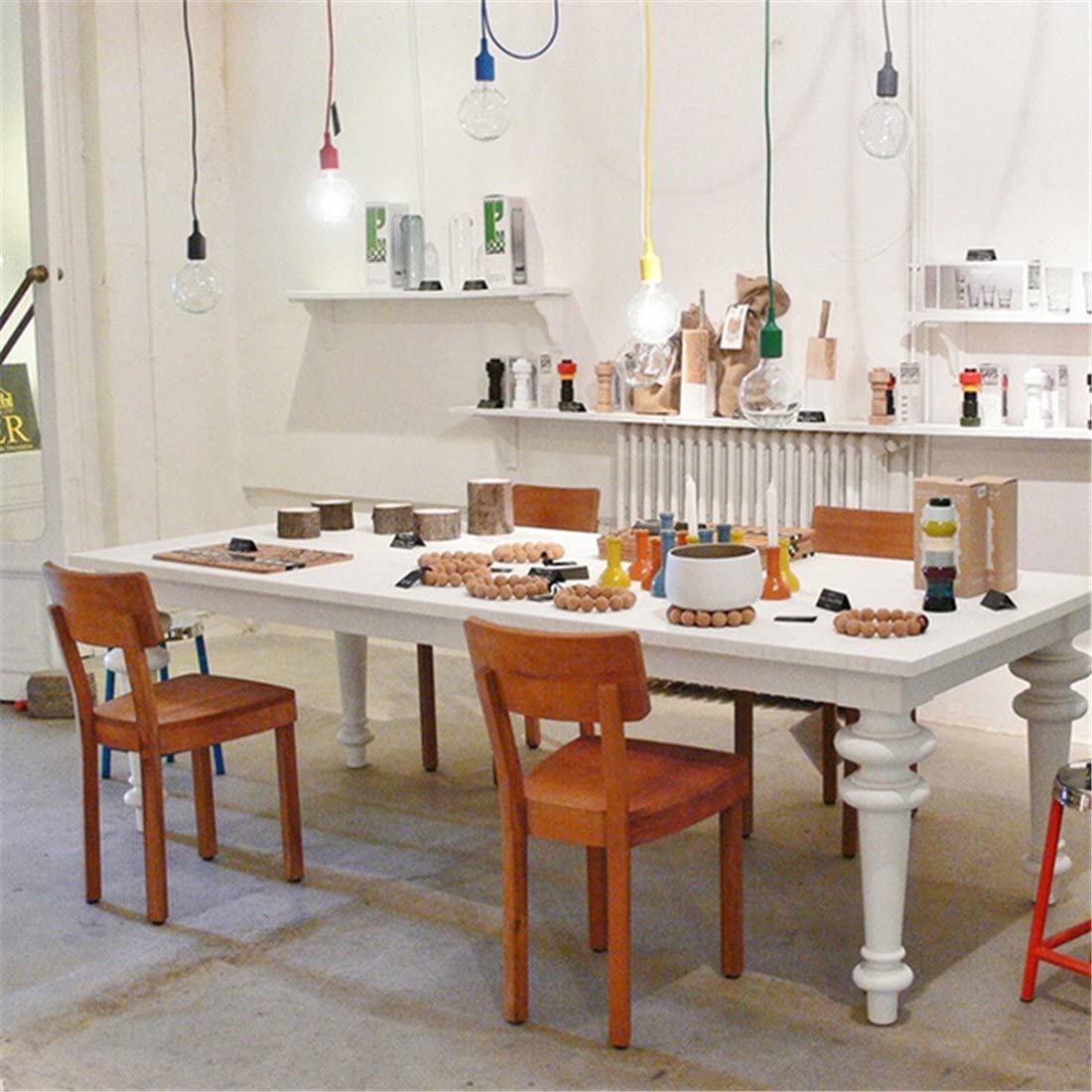 Portalámparas E27 con cable eléctrico 2x075mm textil, rosetón y portalámparas de PVC. Ideal para crear un ambiente moderno y minimalista. Diseño sencillo y de fácil instalación.