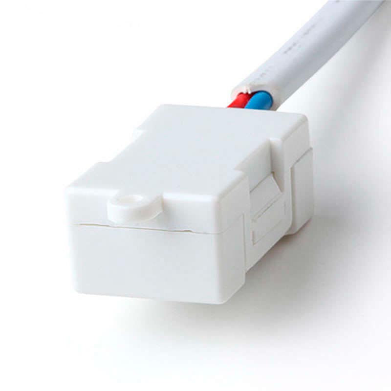 El Filtro LED Flash Save antiparpadeo es la solución ideal para el 99% de casos de parpadeo en las instalaciones de bombillas LED. El dispositivo Flash Save soluciona los problemas ocasionados con las pequeñas cargas de tensión que encuentran su salida en las luminarias LED que parpadean al necesitar muy poca energía para funcionar.