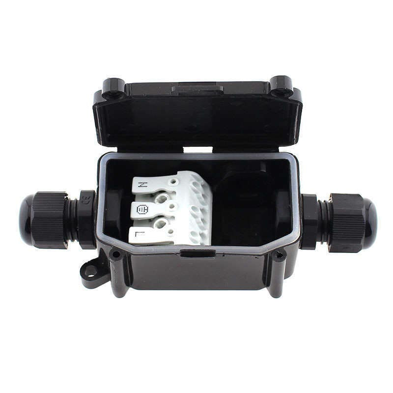 Caja IP65 para conexiones estancas, incluye conector con clips para tres hilos.