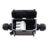 Caja IP65 para conexiones estancas, incluye conector con clips para tres hilos.