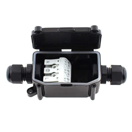 Caja IP65 para conexiones estancas, incluye conector con clips para tres hilos.