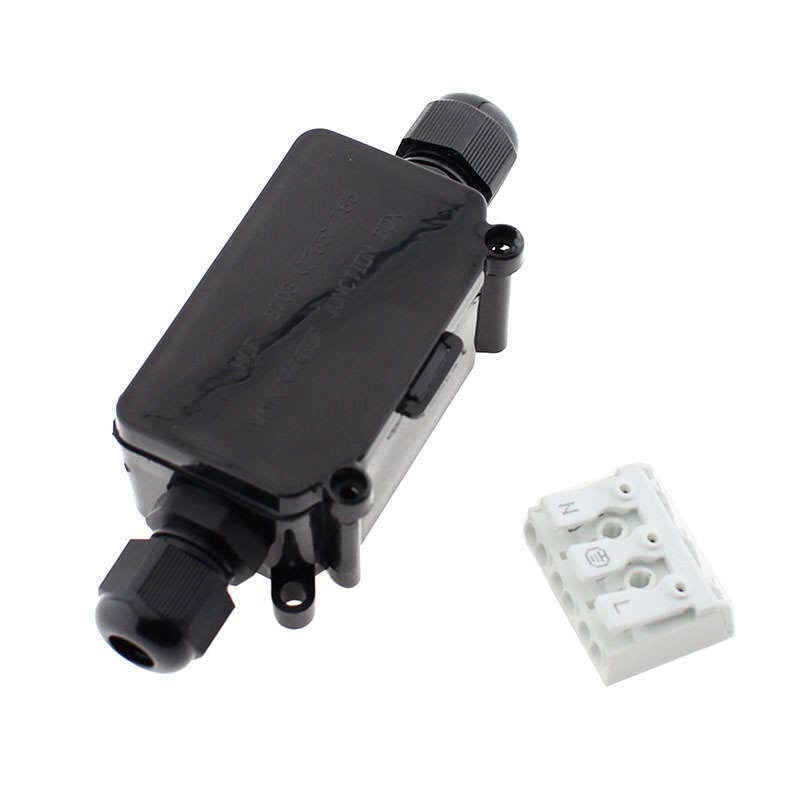 Caja IP65 para conexiones estancas, incluye conector con clips para tres hilos.