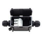 Caja IP65 para conexiones estancas, incluye conector con clips para tres hilos.
