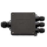 Caja IP68 para conexiones estancas, incluye 4 conectores para cables.