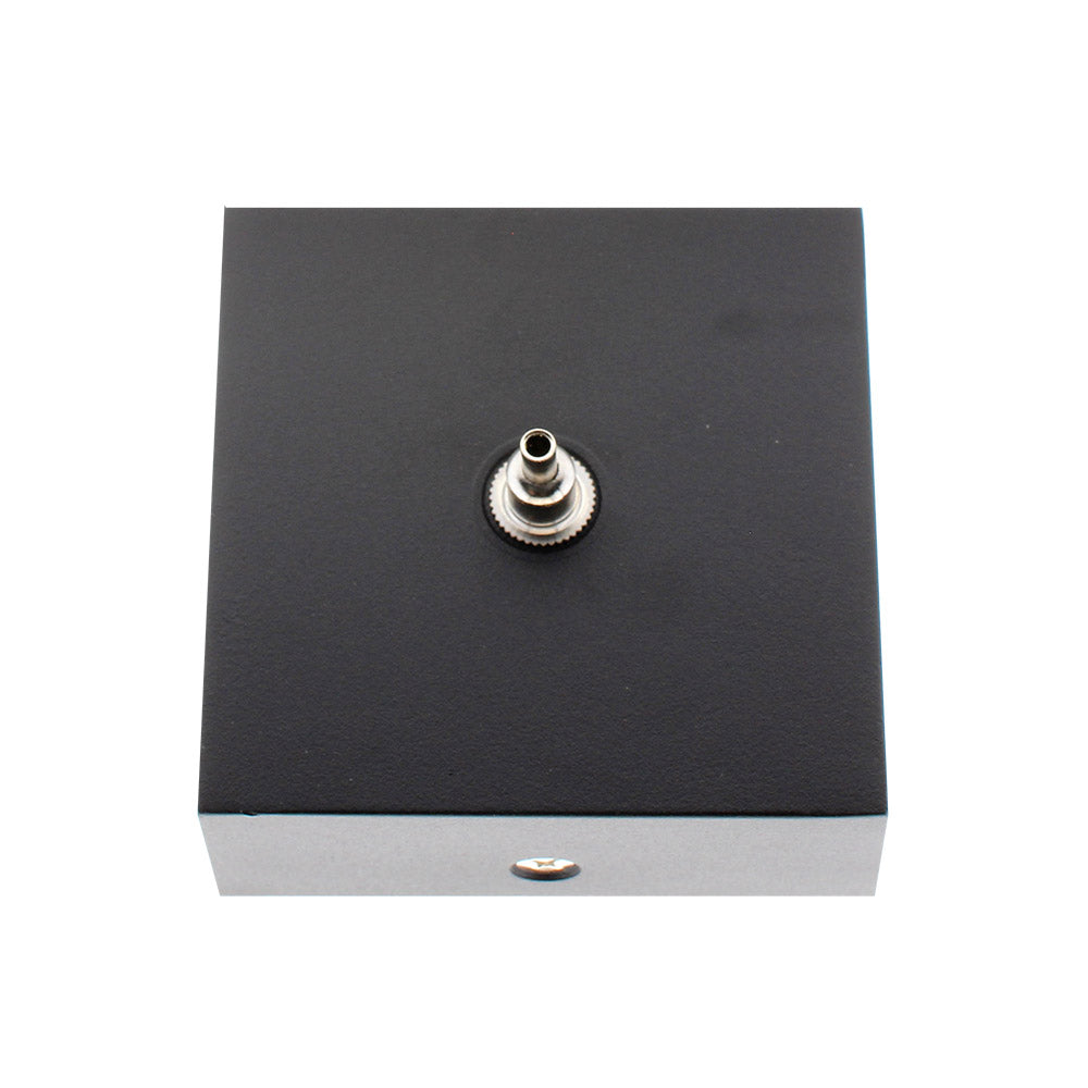 Florón cuadrado lacado color negro mate, 80x80x30mm. Facilita la instalación y oculta los cables de conexión de las lámparas suspendidas.