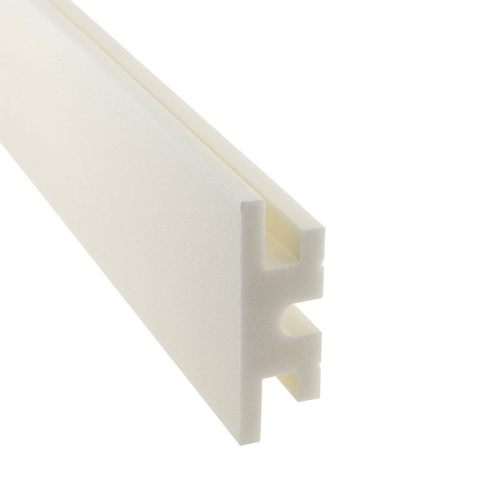 Moldura fabricada en poliestireno extruido diseñada para instalación de iluminación lineal led. La combinación entre los perfiles de aluminio, molduras de poliestireno y tiras led, ofrecen un acabado distinguido a tus proyectos más exigentes.