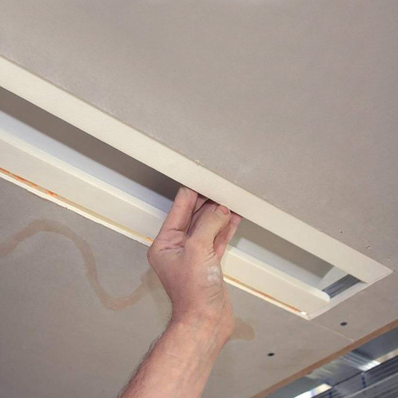 Moldura fabricada en poliestireno extruido diseñada para instalación de iluminación lineal led. La combinación entre los perfiles de aluminio, molduras de poliestireno y tiras led, ofrecen un acabado distinguido a tus proyectos más exigentes.