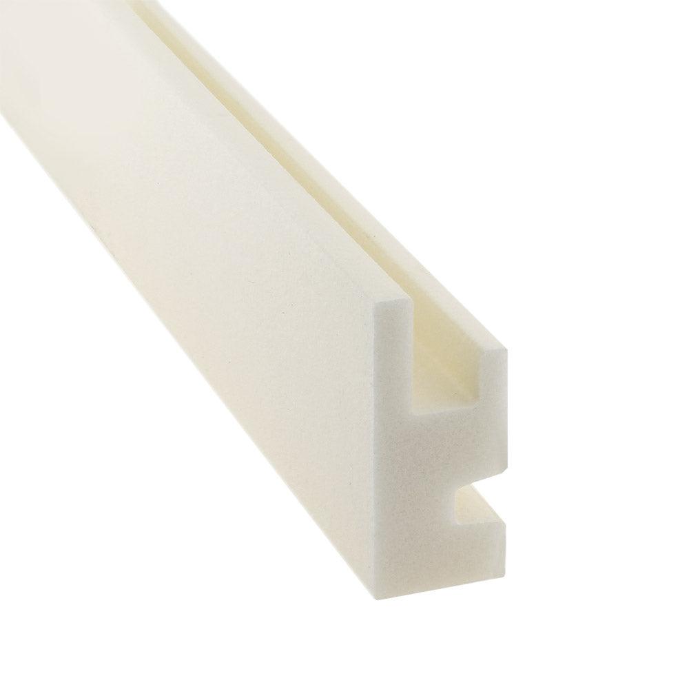 Moldura fabricada en poliestireno extruido diseñada para instalación de iluminación lineal led. La combinación entre los perfiles de aluminio, molduras de poliestireno y tiras led, ofrecen un acabado distinguido a tus proyectos más exigentes.